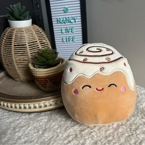 Squishmallows Chanel the Cinnamon Roll